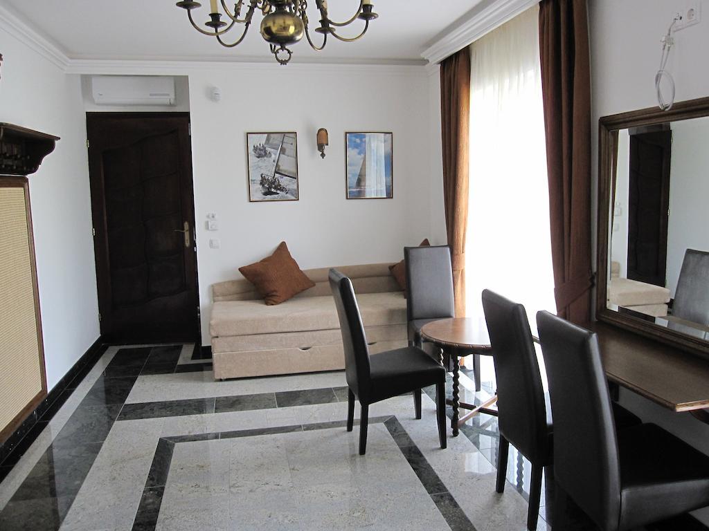 Granit Villa Balatonszarszo Rom bilde